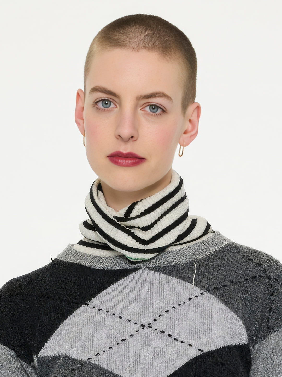 UNA Lambswool Argyle Crew Neck Sweater- Grey/ Black