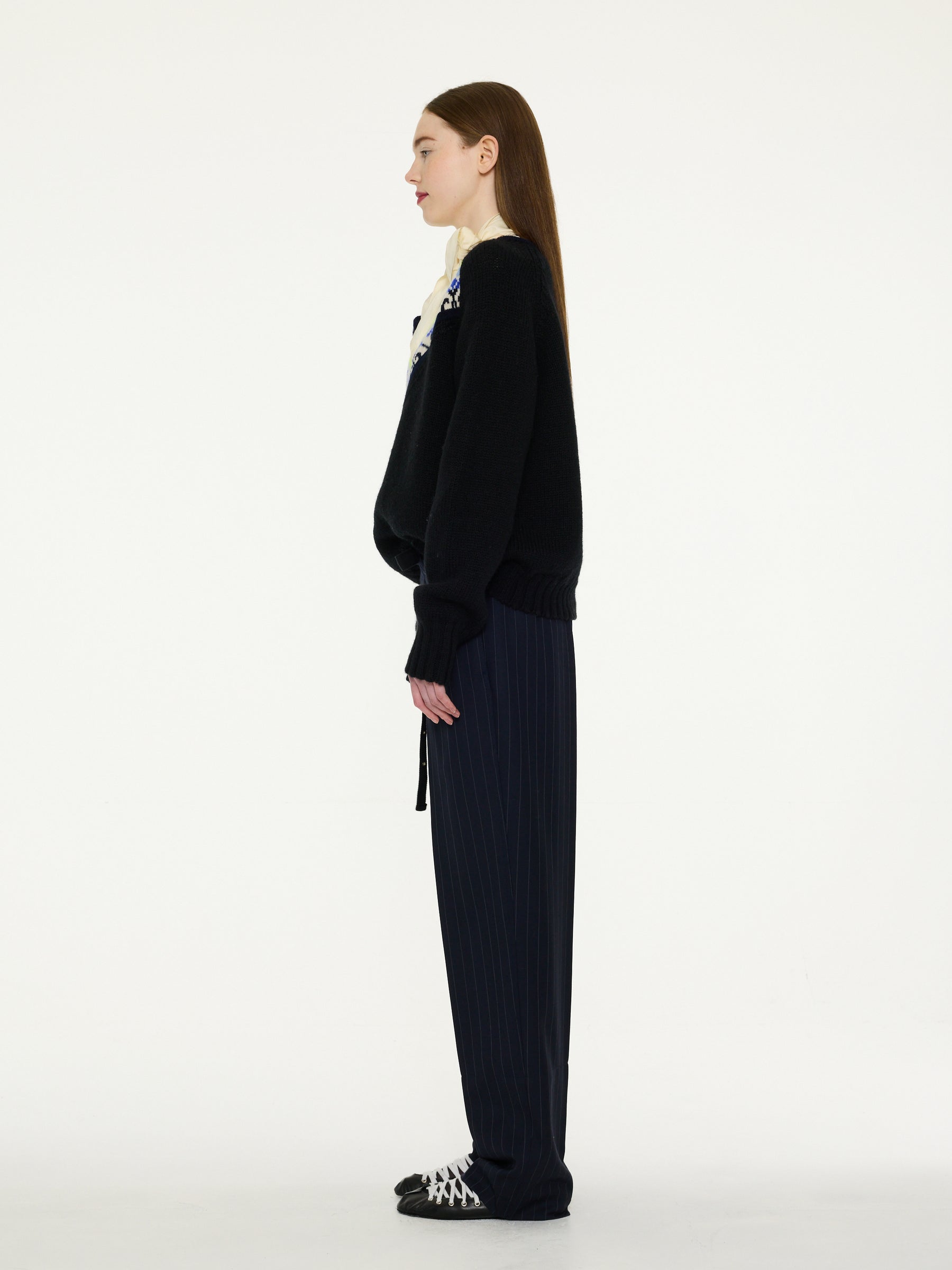 VRENI Loose Fit V neck - Black