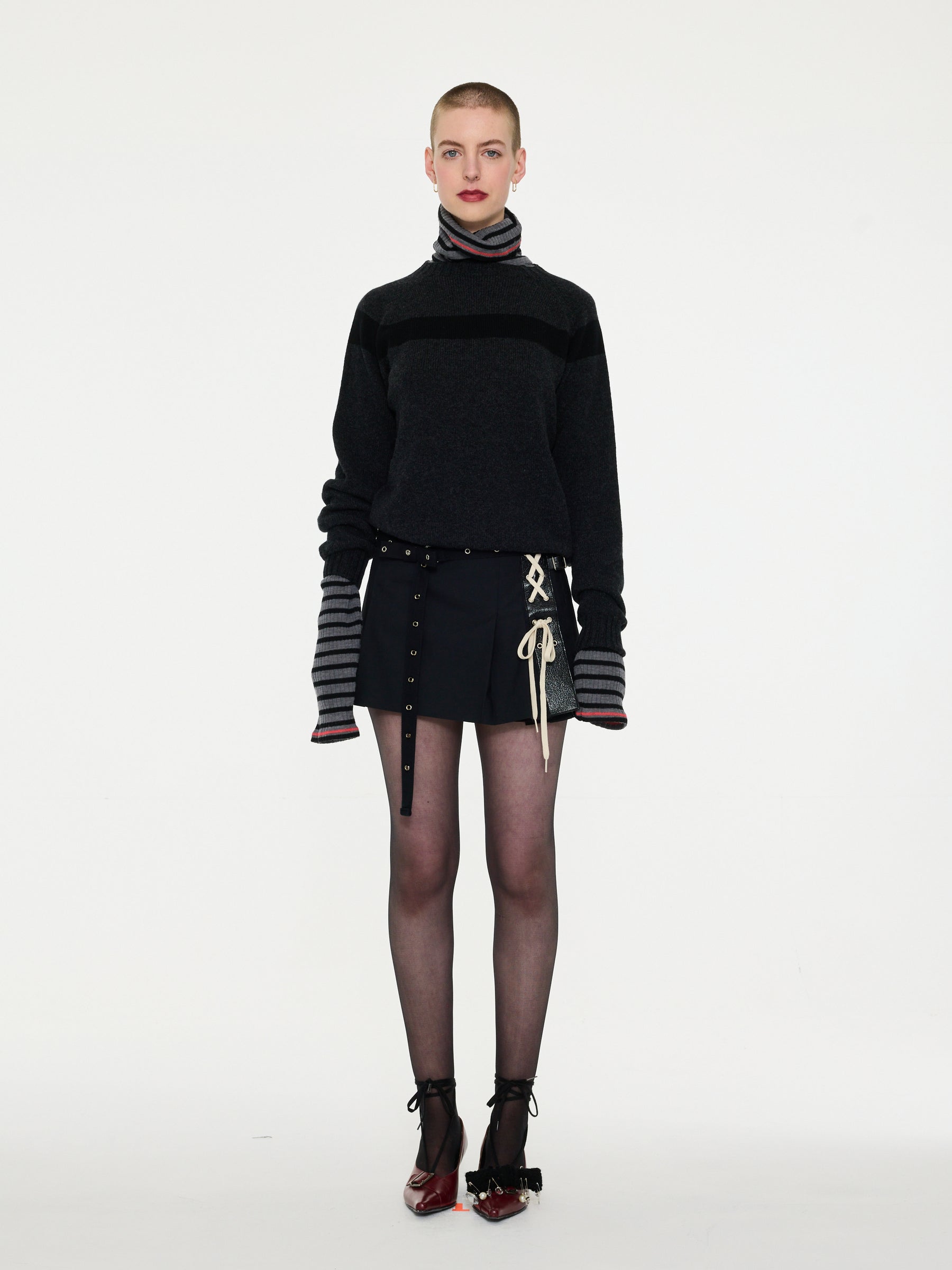 OSSIE Traditional Seam Free Sweater - Grey/ Black