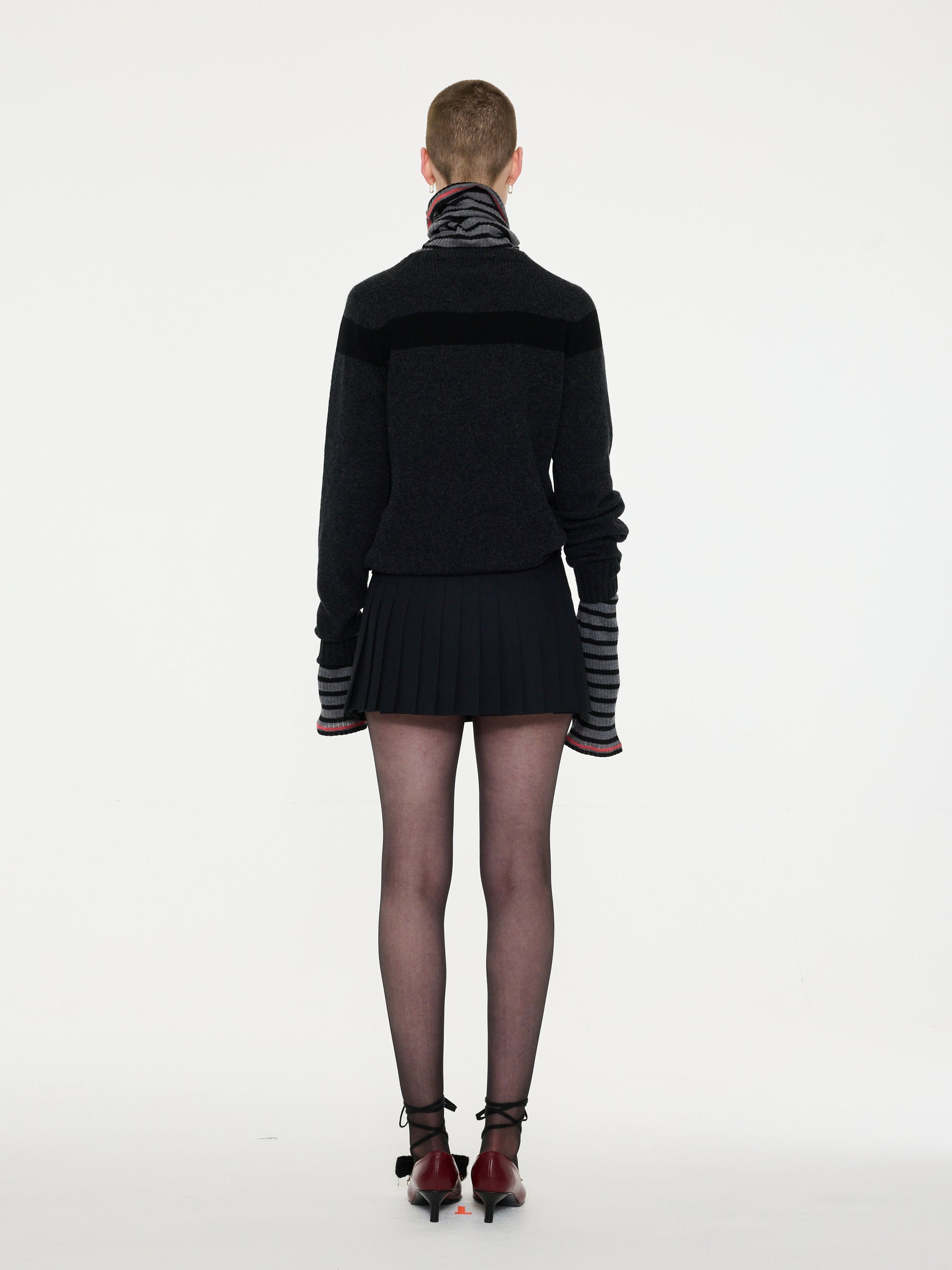 OSSIE Traditional Seam Free Sweater - Grey/ Black