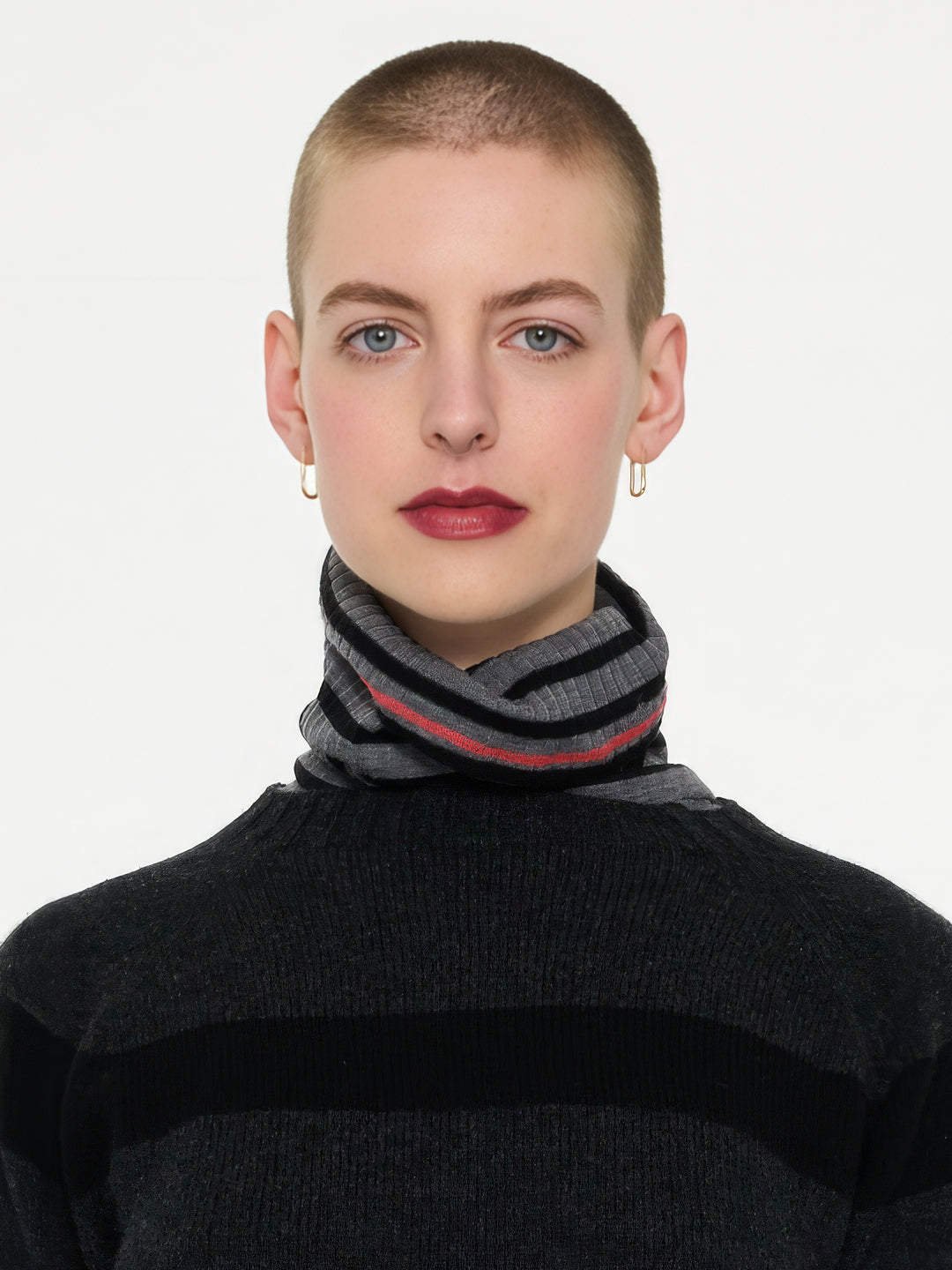 OSSIE Traditional Seam Free Sweater - Grey/ Black